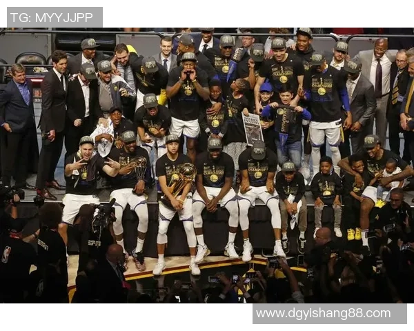 2015年NBA总决赛骑士与勇士精彩对决回顾与精彩瞬间集锦