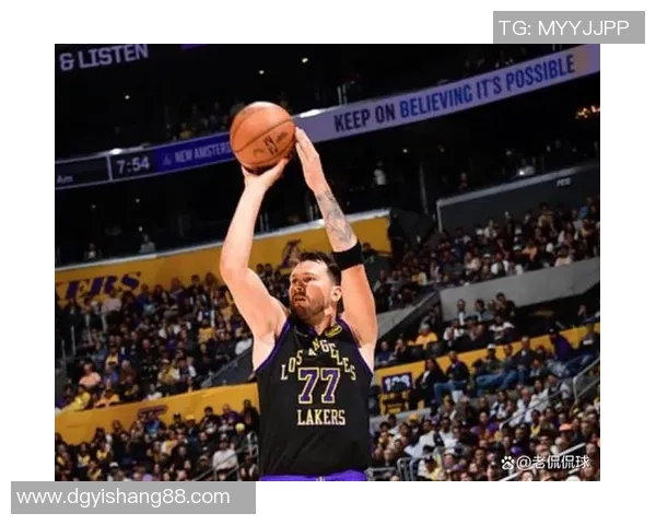 卡特与湖人拉杆对决的精彩瞬间与篮球传奇的交汇