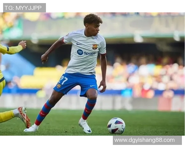 穆西亚拉的崛起之路：从青训小将到足球场上的耀眼明星